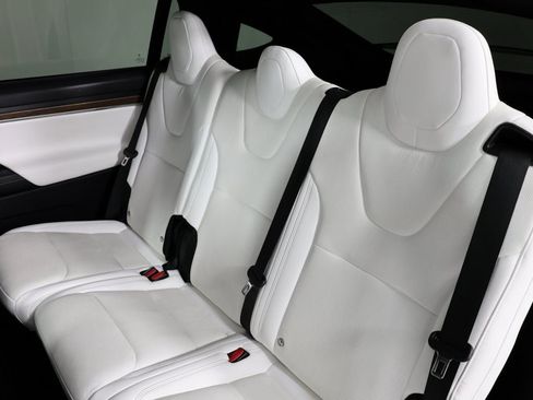 Used 2022 Tesla Model X image 11