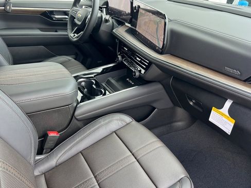 New 2026 Chevrolet Suburban High Country image 15