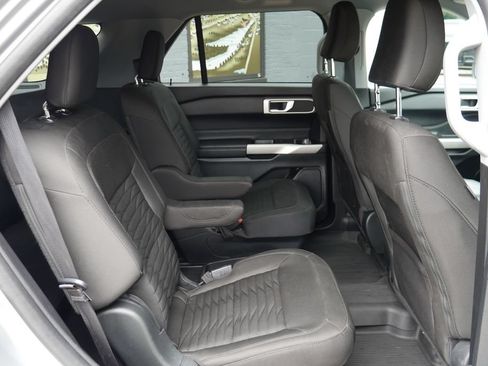 Used 2021 Ford Explorer XLT AWD/4WD image 10