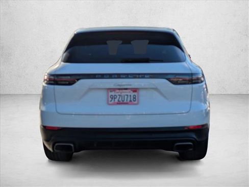 Used 2023 Porsche Cayenne Platinum Edition image 7