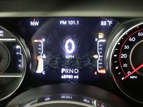 Used 2019 Jeep Wrangler Unlimited Rubicon AWD/4WD image 36