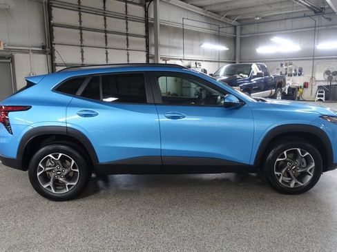 Used 2025 Chevrolet Trax LT image 8