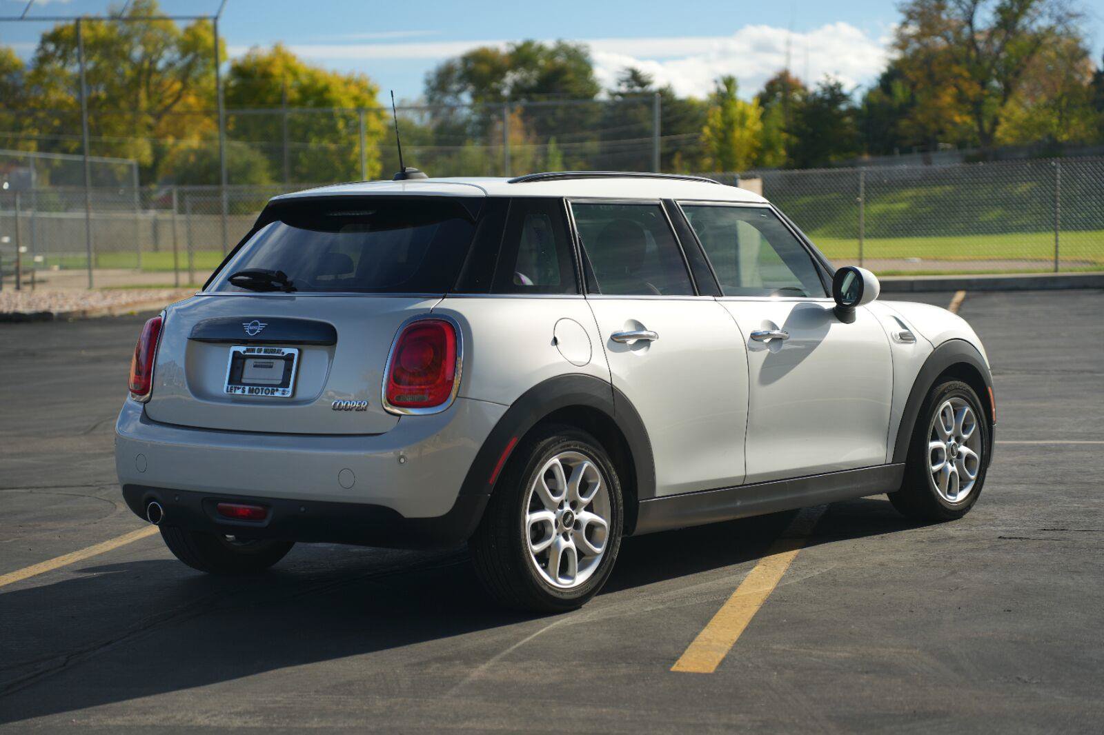 Used 2019 MINI Cooper 4-Door Hardtop FWD image 5