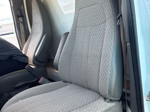 Used 2016 Chevrolet Express 3500 RWD image 9