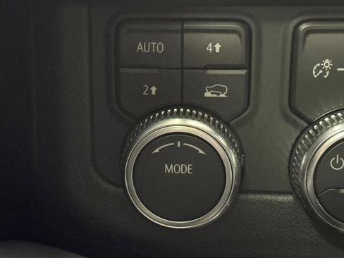 Used 2022 GMC Yukon SLT w/ SLT Premium Package image 25