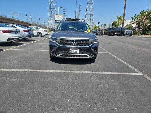 Used 2023 Volkswagen Taos SE w/ Black Wheel Package FWD image 2