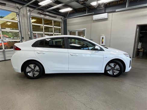 Used 2018 Hyundai Ioniq Blue FWD image 6