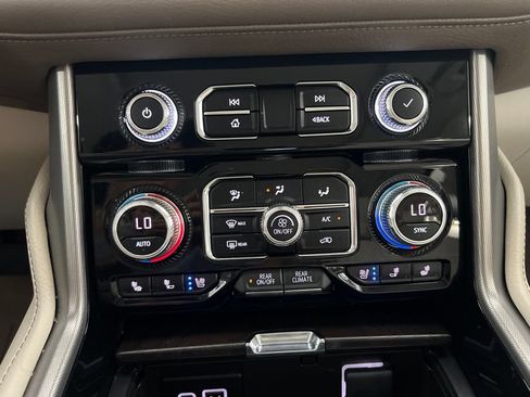 Used 2023 GMC Yukon Denali RWD image 17