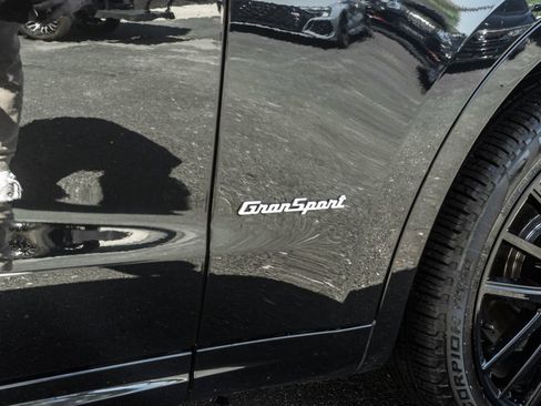 Used 2021 Maserati Levante S GranSport AWD/4WD image 4