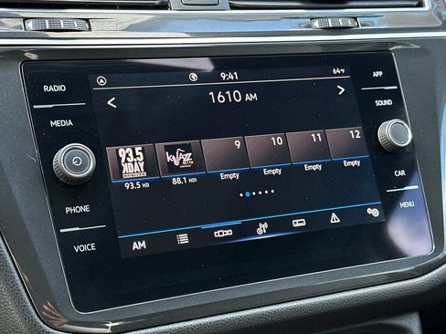Used 2023 Volkswagen Tiguan SE w/ Panoramic Sunroof Package FWD image 19
