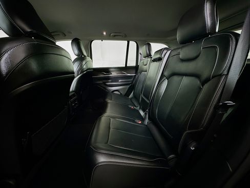 Used 2023 Jeep Grand Cherokee Limited w/ Luxury Tech Group II image 27