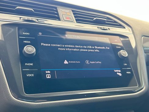 Certified 2024 Volkswagen Tiguan SE R-Line FWD image 22