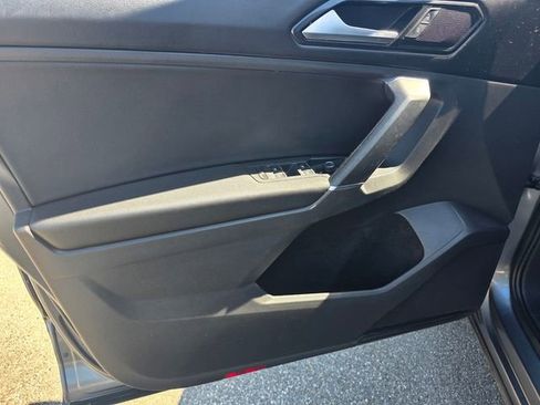 Used 2018 Volkswagen Tiguan SE image 8