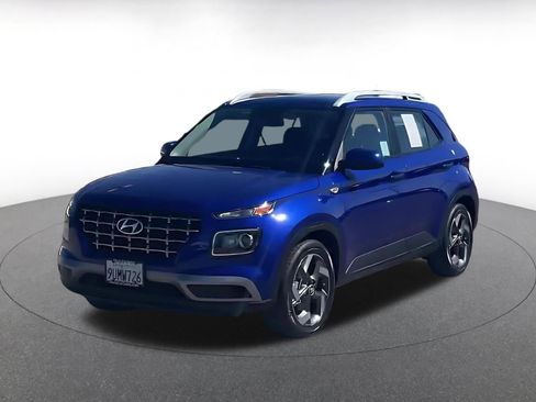 Used 2025 Hyundai Venue SEL image 7