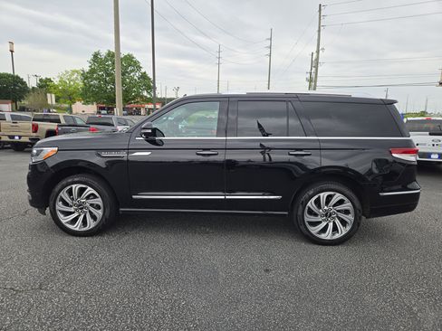 Used 2024 Lincoln Navigator Premiere AWD/4WD image 11