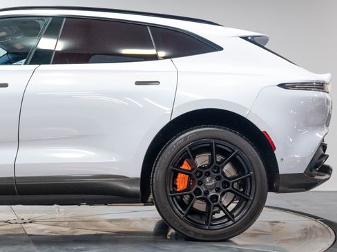Used 2021 Aston Martin DBX AWD/4WD image 22
