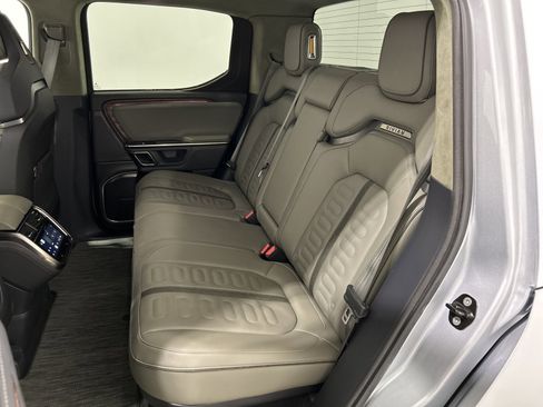 Used 2022 Rivian R1T Adventure image 21