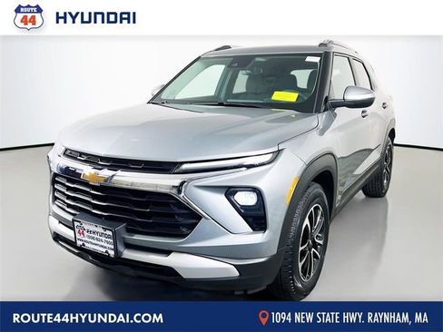 Used 2024 Chevrolet TrailBlazer LT image 1