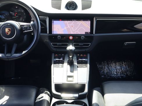 Certified 2024 Porsche Macan AWD/4WD image 20