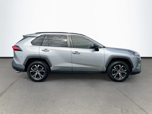 Used 2021 Toyota RAV4 LE FWD image 8