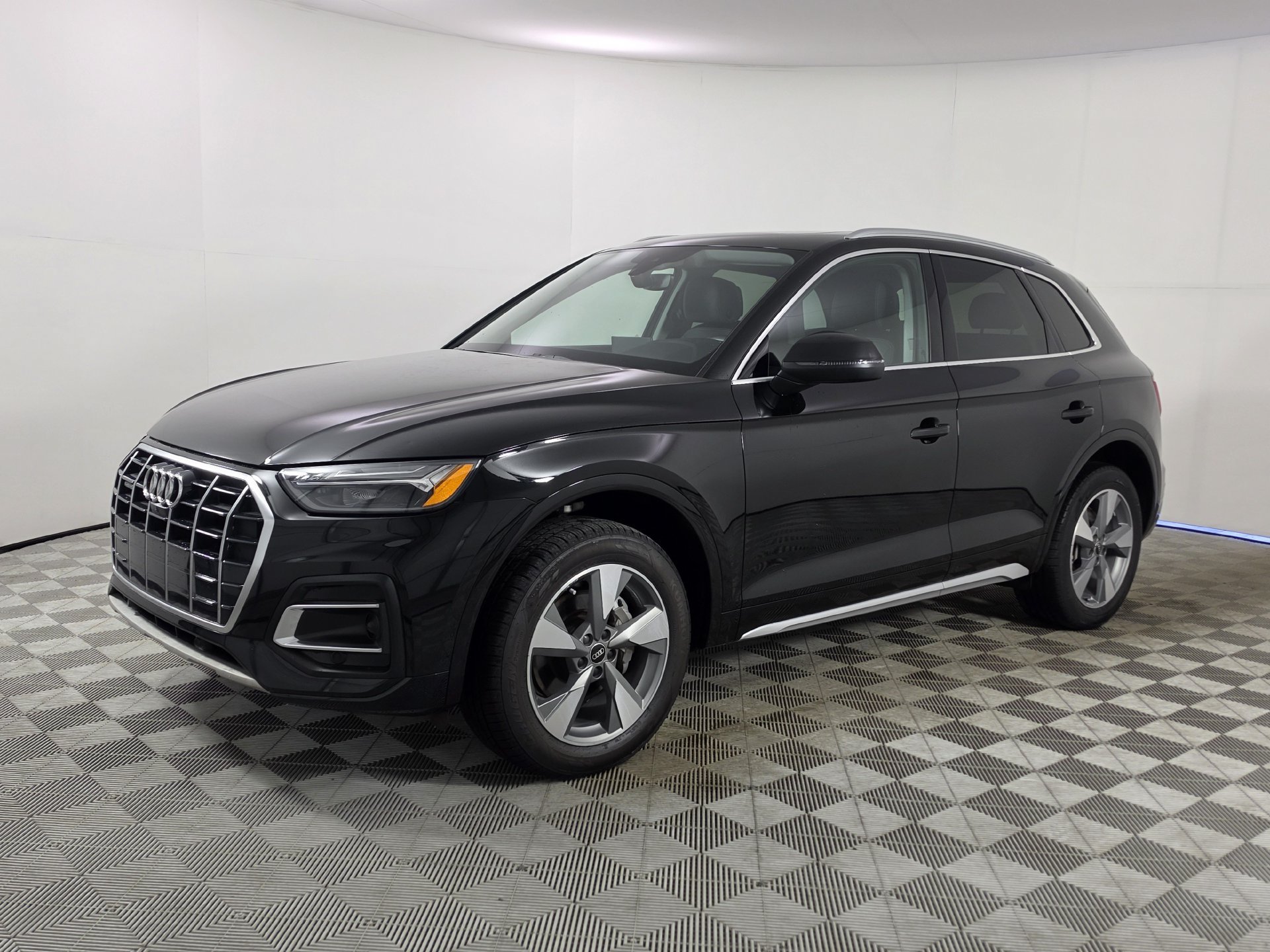 Used 2024 Audi Q5 Premium AWD/4WD image 3