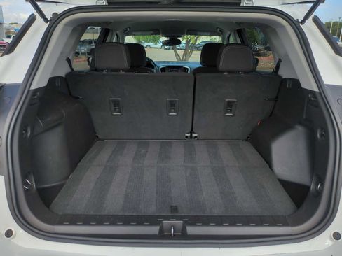 Used 2024 GMC Terrain SLE FWD image 25
