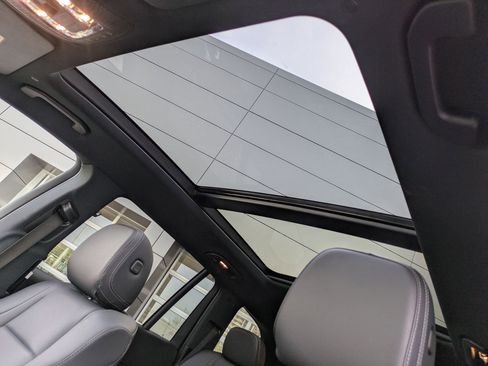 Certified 2025 Mercedes-Benz GLS 450 4MATIC image 17