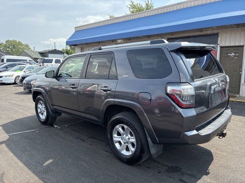 Used 2019 Toyota 4Runner SR5 AWD/4WD image 8