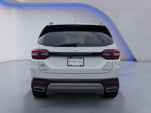 Used 2023 Honda Pilot Elite image 4