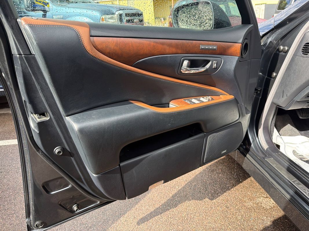 Used 2011 Lexus LS 460 AWD w/ Comfort Pkg image 15