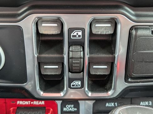 Used 2022 Jeep Wrangler Unlimited Rubicon w/ LED Lighting Group AWD/4WD image 19