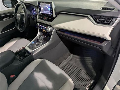 Used 2020 Toyota RAV4 Limited image 27