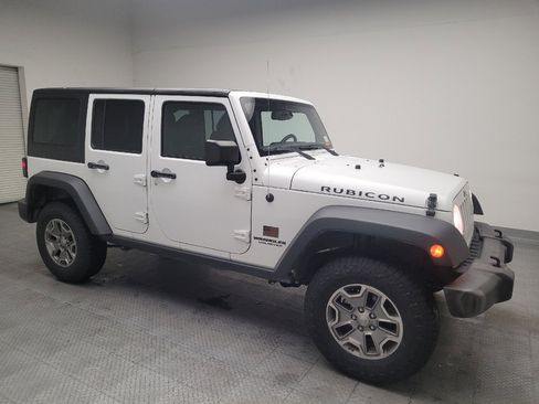 Used 2015 Jeep Wrangler Unlimited Rubicon w/ Connectivity Group AWD/4WD image 11