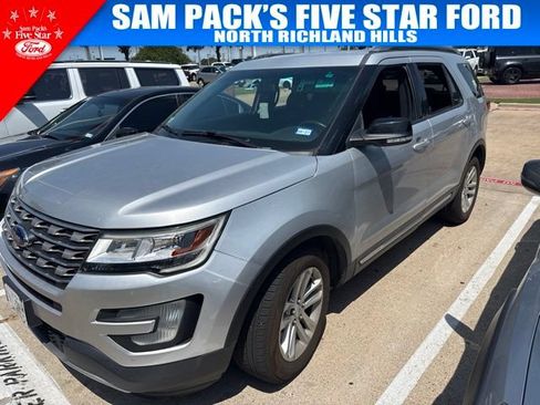 Used 2016 Ford Explorer XLT FWD image 1