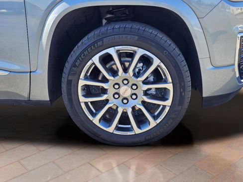 Used 2023 GMC Acadia Denali w/ Denali Technology Package image 6