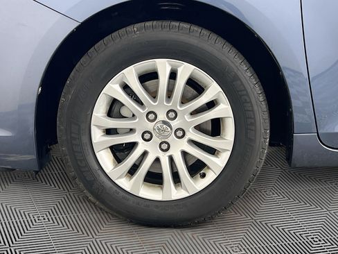 Used 2014 Toyota Sienna XLE image 36