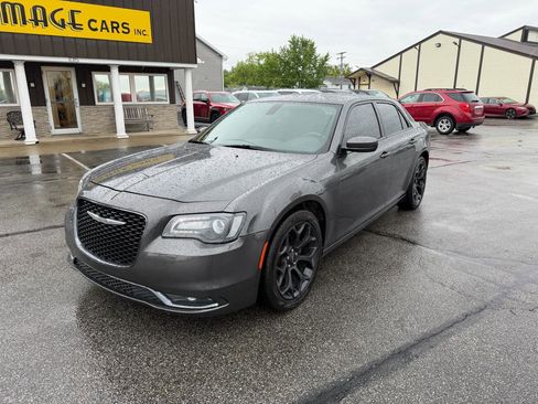 Used 2019 Chrysler 300 S RWD image 2
