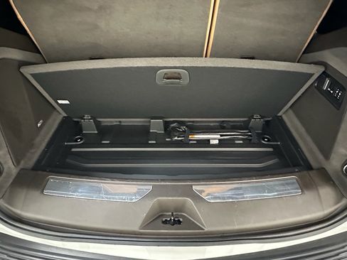 Used 2023 Cadillac Escalade Premium Luxury image 40