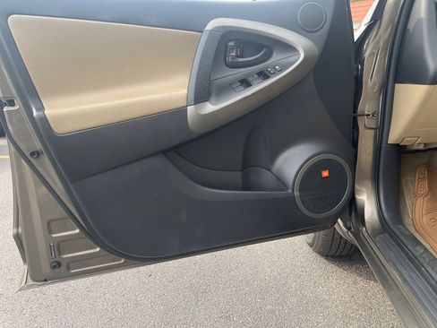 Used 2010 Toyota RAV4 Limited image 10