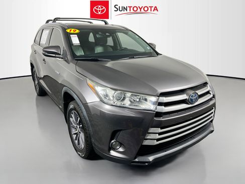 Used 2019 Toyota Highlander XLE image 1