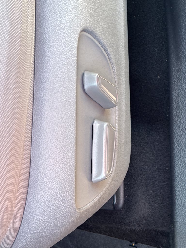 Used 2020 Toyota Highlander LE AWD/4WD image 50