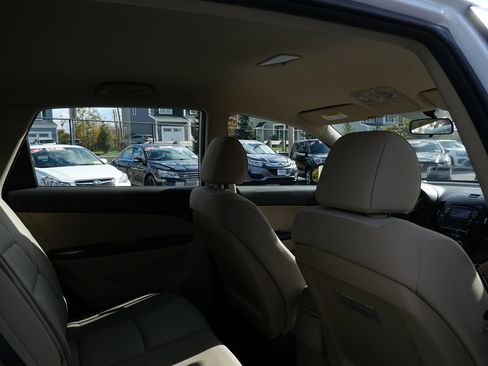 Used 2012 Hyundai Elantra GLS image 24