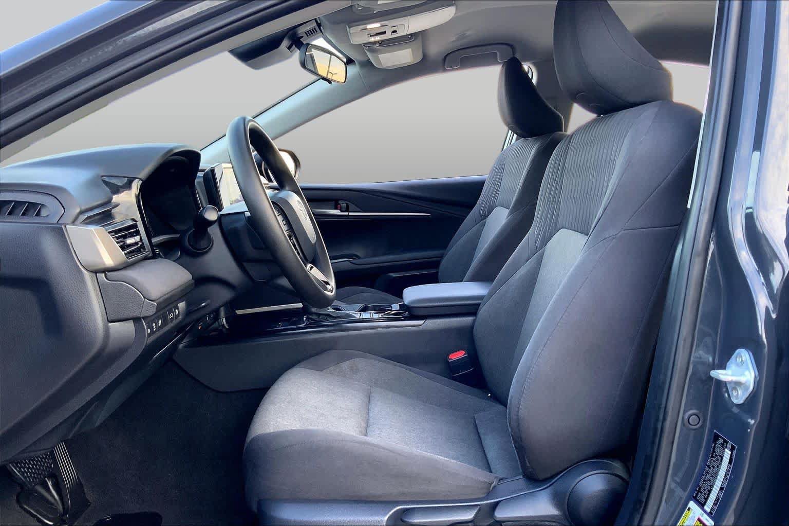 Used 2025 Toyota Camry LE FWD image 8