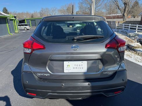 Used 2020 Nissan Kicks S image 6