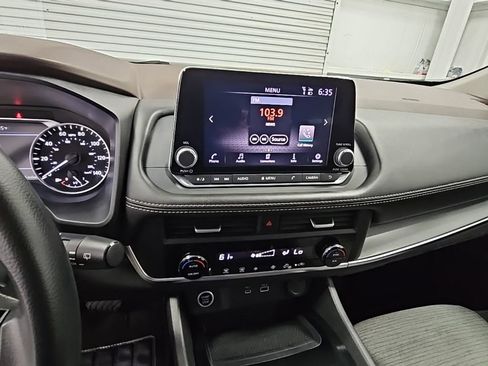 Used 2023 Nissan Rogue SV image 13