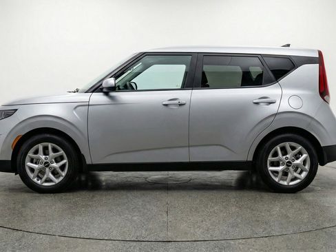 Used 2025 Kia Soul LX w/ LX Technology Package FWD image 5