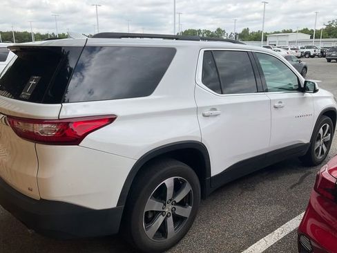 Used 2020 Chevrolet Traverse LT w/ LT Premium Package FWD image 5