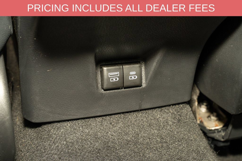 Used 2025 Toyota Camry SE FWD image 7
