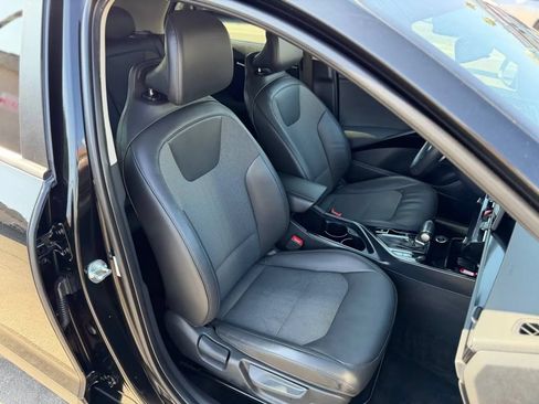 Used 2023 Kia Niro EX FWD image 38