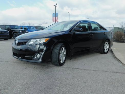 Used 2012 Toyota Camry SE image 4